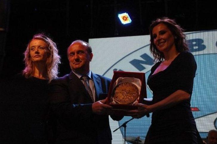 Funda Arar İneboluları Coşturdu G5