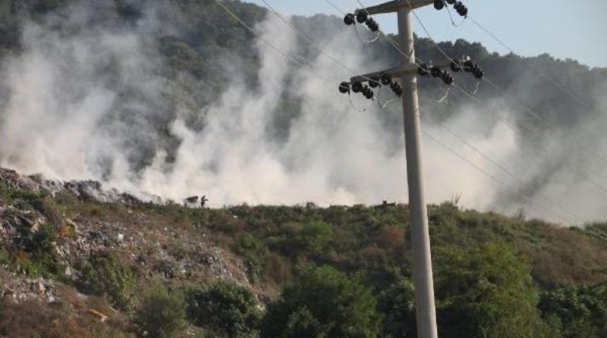 &Ccedil;&ouml;p Depolama Alanında &Ccedil;ıkan Yangın S&ouml;nd&uuml;r&uuml;ld&uuml;