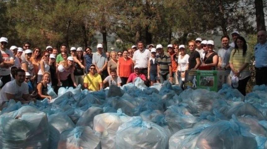 Kartal Belediyesi G&ouml;n&uuml;ll&uuml;lerle Aydos&rsquo;u Temizledi