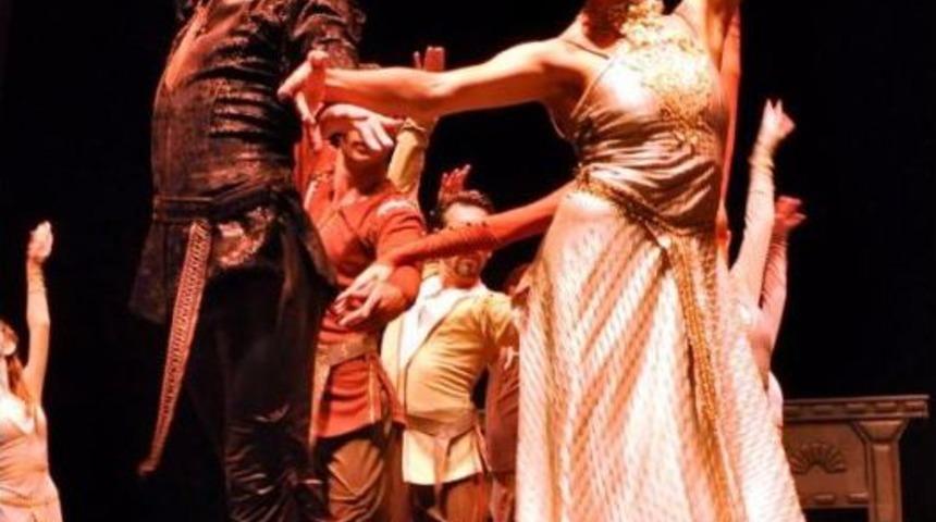 Balenin Hamlet'i Bodrumlu Sanatseverlerle Buluştu