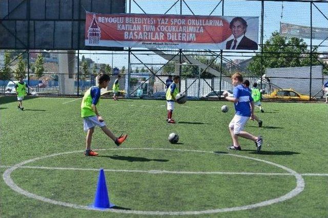 Beyoğlu Belediyesi’nden Geleceğin Futbol Yıldızlarına  tam Destek