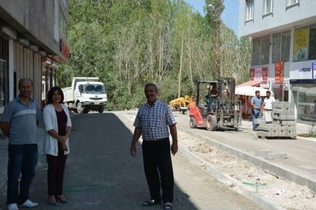Varto&rsquo;da Parke Taşı D&ouml;şeme &Ccedil;alışması