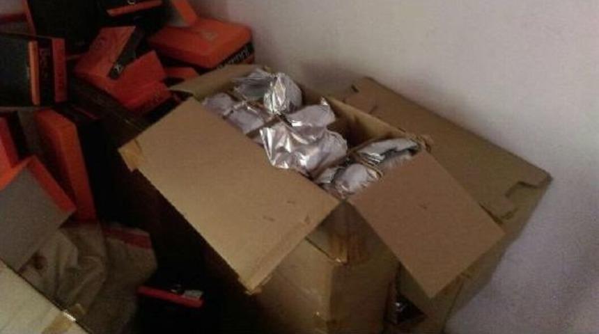 Gecekonduya Yapılan Baskında Asker Ve Polise Ait Malzemeler Ele Ge&ccedil;irildi : 4 G&ouml;zaltı