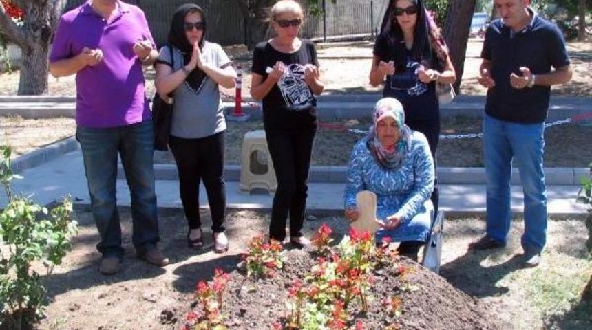 Şehit Binbaşı&rsquo;Nın Mezarına Ziyaret&ccedil;i Akını