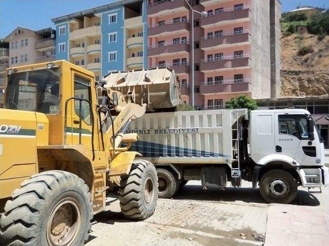 Şemdinli Belediyesi’nden Yol Yapım Çalışması