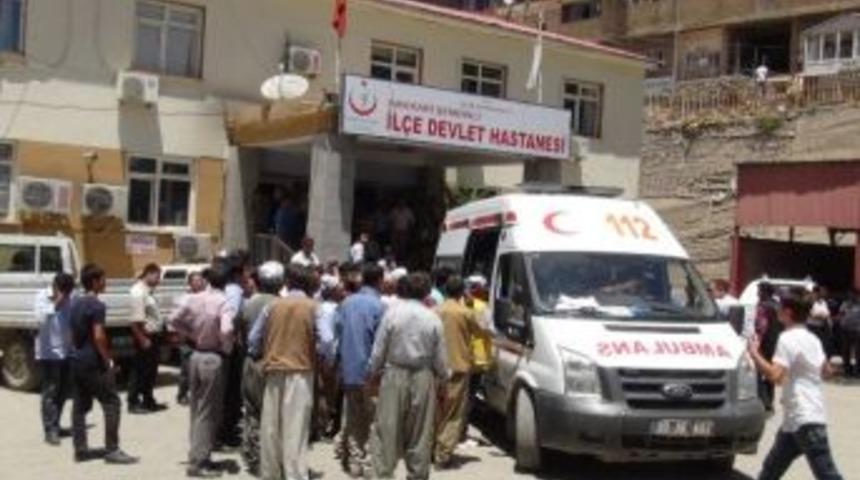 Kamyonet Şarampole Yuvarlandı: 6 Yaralı