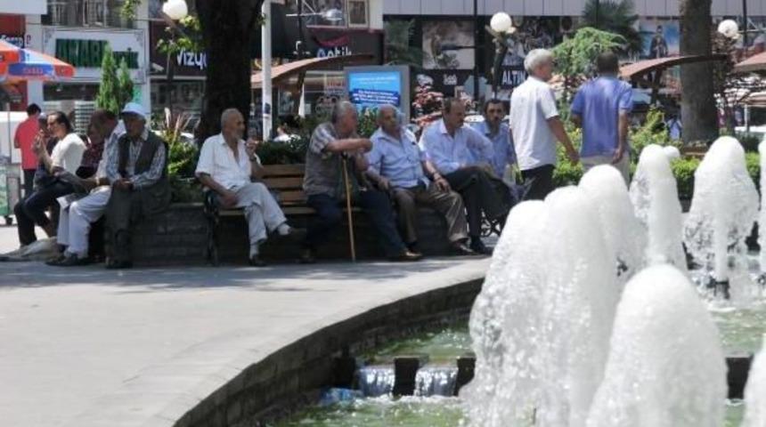 T&uuml;rkiye&rsquo;Nin En &Ccedil;ok Yağış Alan Ili Rize Sıcaktan Kavruluyor