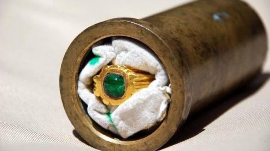 Koleksiyoner Avukatın B&uuml;y&uuml;k İskender Motifli Y&uuml;z&uuml;ğ&uuml; Dikkat &Ccedil;ekiyor