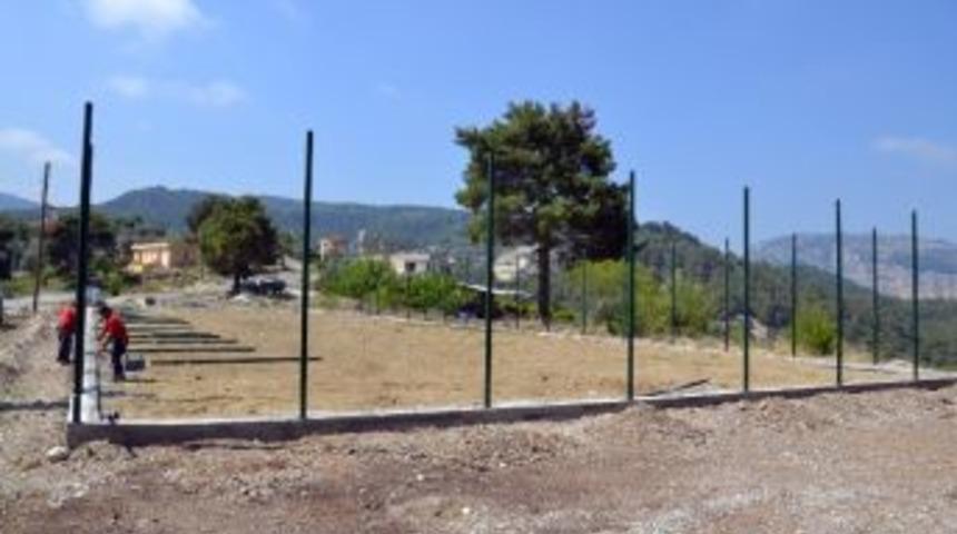 Erdemli&rsquo;de K&ouml;ylere Yeni Futbol Sahaları