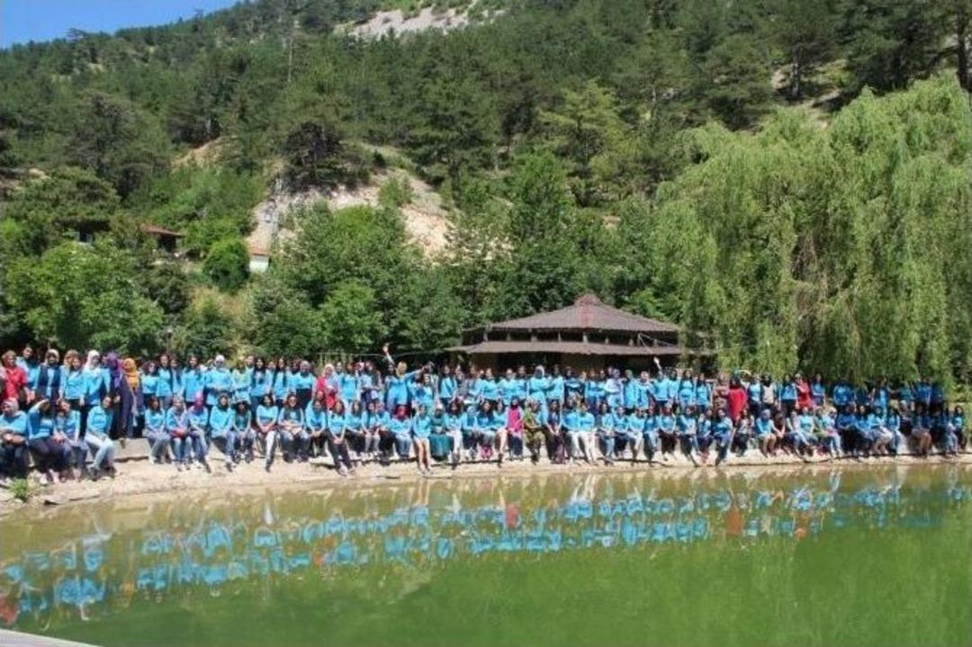 Gen&ccedil;lik Kampları Gen&ccedil;lere Tatil İmkanı Sunuyor