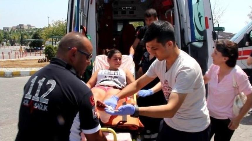 (&ouml;zel) Ekmek Almaya Giderken Bacağına İnşaat Demiri Saplandı