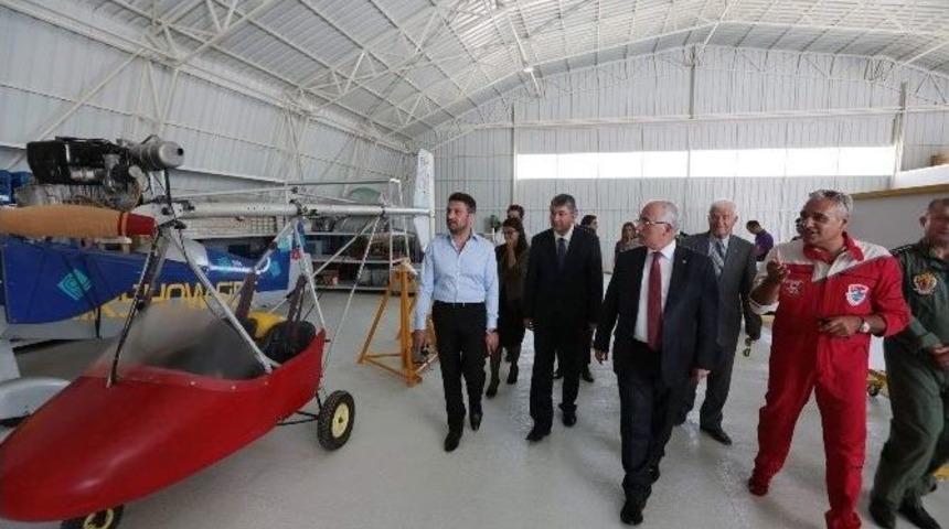 Vali Tuna&rsquo;dan Sivrihisar Uluslararası Sportif Havacılık Merkezi&rsquo;ne Ziyaret