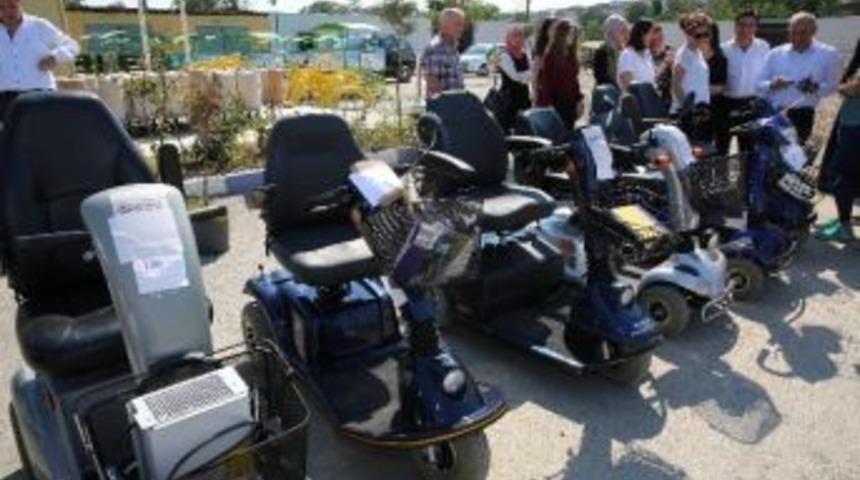 Uetd&rsquo;den Engellilere Ak&uuml;l&uuml; Sandalye Desteği