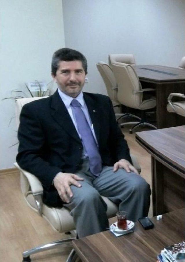 M&uuml;ft&uuml;, Yayaya &Ccedil;arpmamak Isterken Aracıyla Su Kanalına D&uuml;şt&uuml; 1