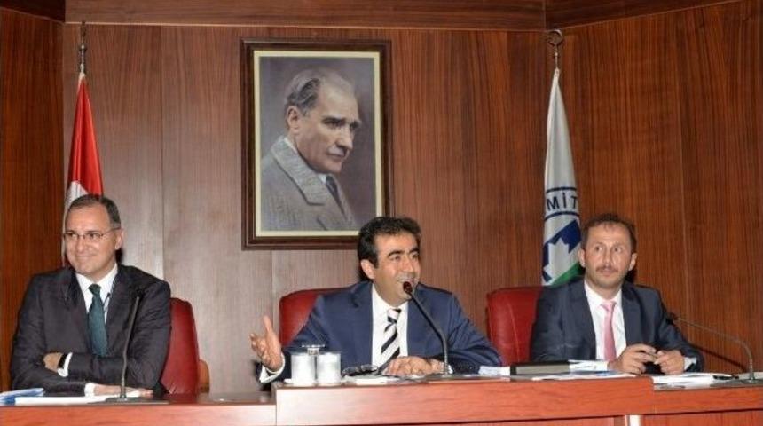 Vali G&uuml;zeloğlu İzmit Değerlendirme Toplantısına Katıldı