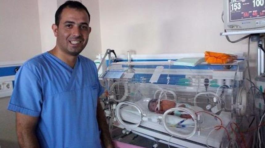 Omurilik Kesesi A&ccedil;ıkta Doğan Bebek Ameliyatla Sağlığına Kavuştu