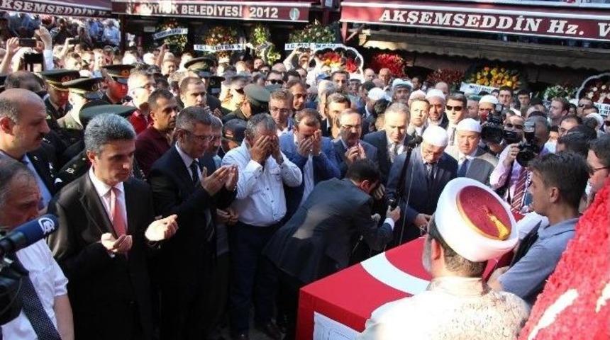Şehit Uzman &Ccedil;avuş G&ouml;zyaşları Arasında Toprağa Verildi