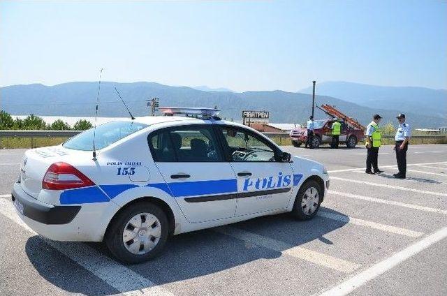 Kargı Polisi Araç Sürücülerini Denetledi