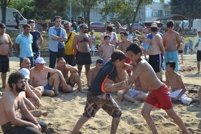 Kocaeli Büyükşehir Belediye Başkanı İbrahim Karaosmanoğlu Karamürsel’de Denize Girdi