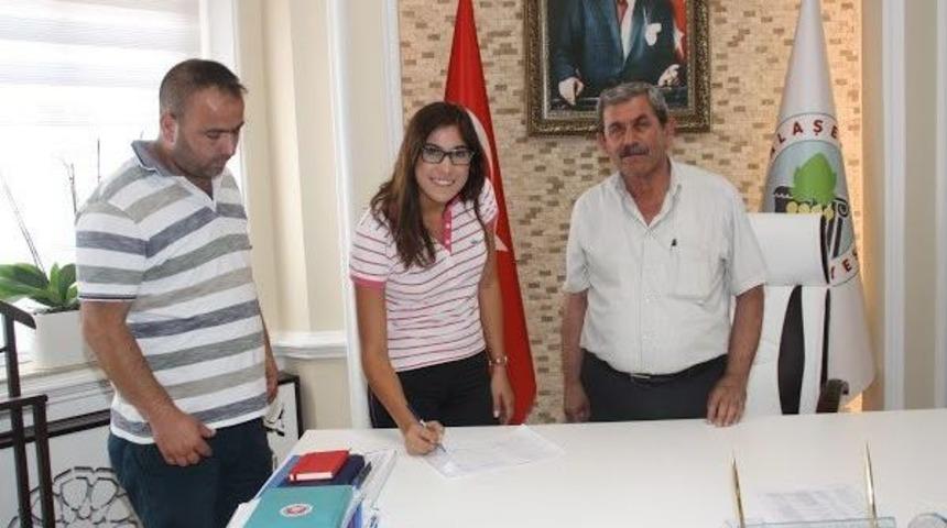 Alaşehir Belediyespor Bayan Voleybol Takımı G&uuml;c&uuml;ne G&uuml;&ccedil; Kattı