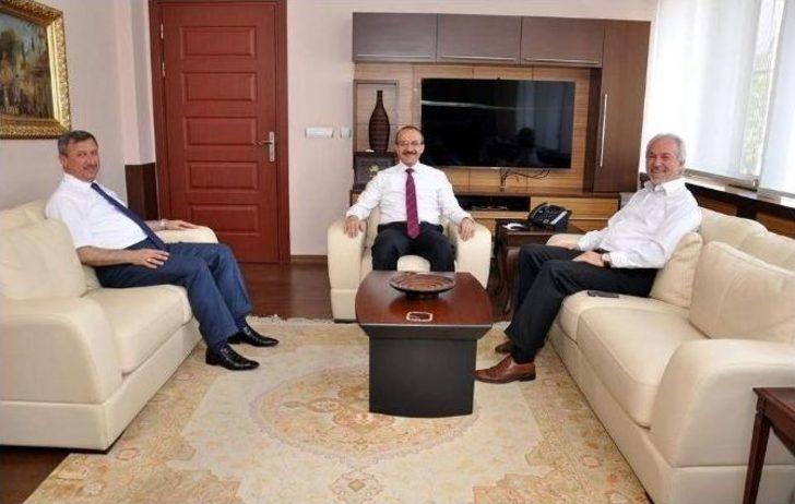 Başkan Saraçoğlu, Uşak’ın Vali Ve Belediye Başkanını Ziyaret Etti