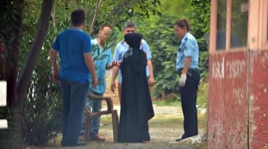 Suriyeli &Ccedil;arşaflı Kadın 'canlı Bomba' Paniği Yaşattı