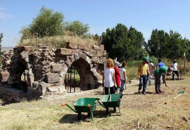 (özel Haber) Keykubadiye Sarayına İlk Kazma Vuruldu