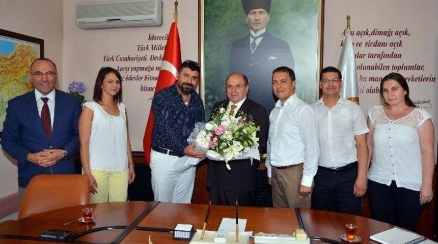 Vali &Ccedil;i&ccedil;ek&rsquo;ten Gen&ccedil; Girişimcilere Yol Haritası