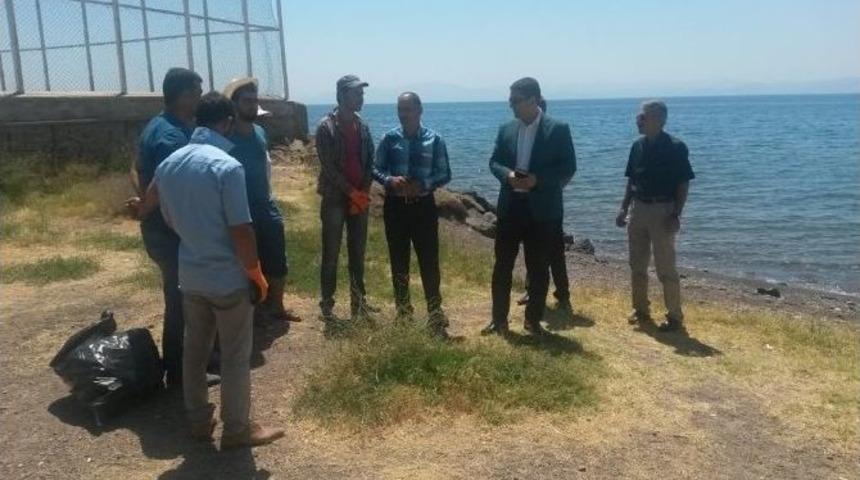 Ahlat&rsquo;ta Sahil Temizliği Devam Ediyor