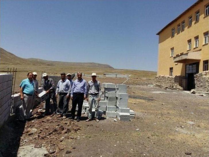 Taşharman Ortaokulu’nun Çevresine İhata Duvarı Bitlis Haberleri Taşharman Ortaokulu’nun Çevresine İhata Duvarı Bitlis Haberleri