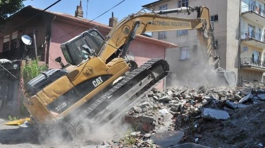 &Ouml;nder Mahallesi Yıkılıyor