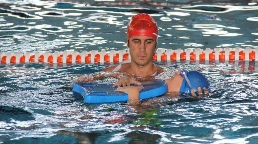 Deniz Kenti Rize&rsquo;de Rizeliler Y&uuml;zmeyi Havuzlarda &Ouml;ğreniyor