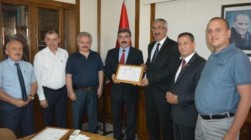 Niğde Valisi Necmeddin Kılıç’a Kurumsal Mükemmellik Ödülü