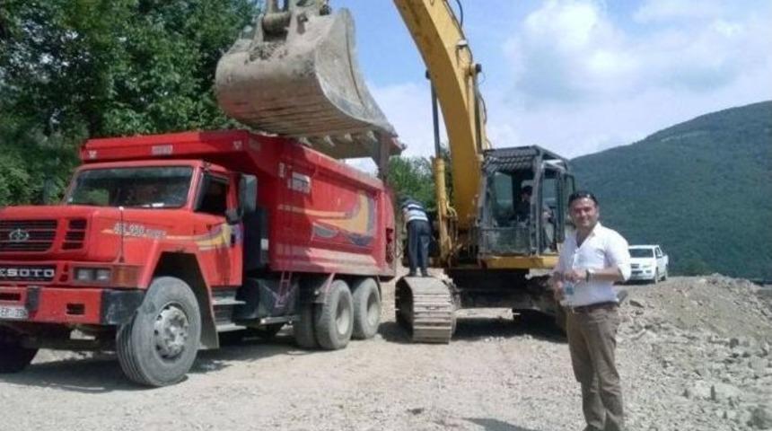 Karadere K&ouml;y&uuml;&rsquo;nde Asfalt Ve Parke &Ccedil;alışması Başlatıldı