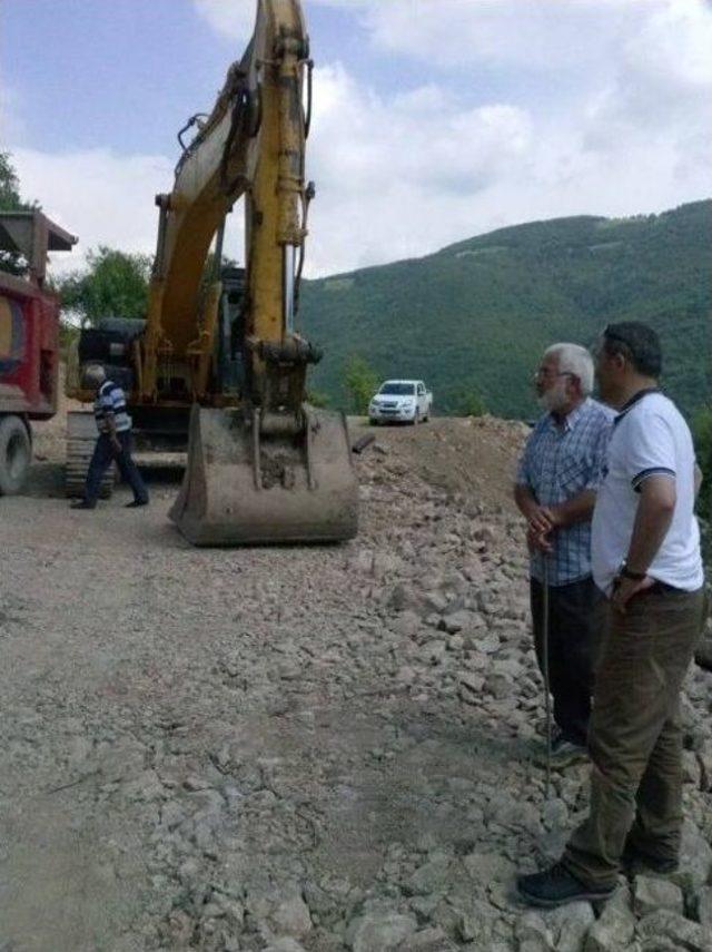 Karadere Köyü’nde Asfalt Ve Parke Çalışması Başlatıldı