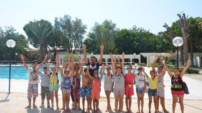 Kuşadası Belediyesi Y&uuml;zme Kursu Başladı