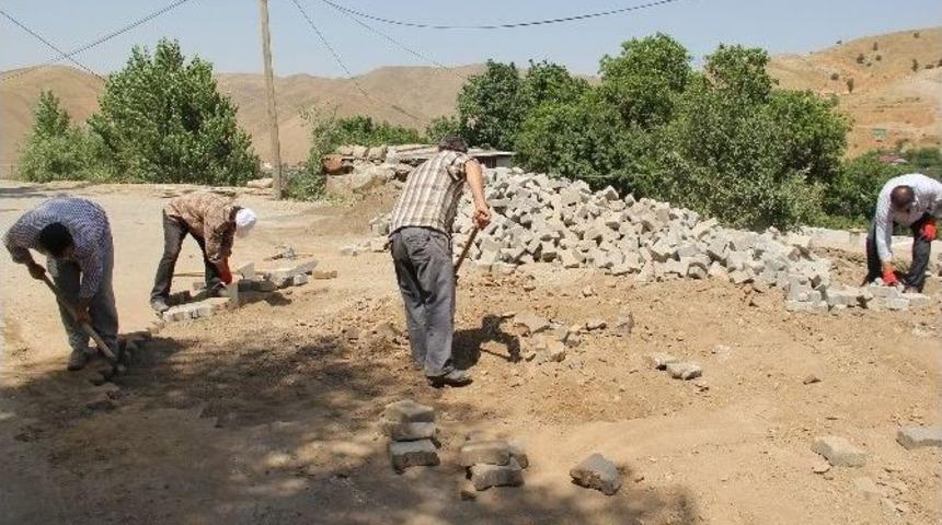 Bitlis Belediyesi Fen İşleri M&uuml;d&uuml;rl&uuml;ğ&uuml; Ekiplerinin &Ccedil;alışmaları