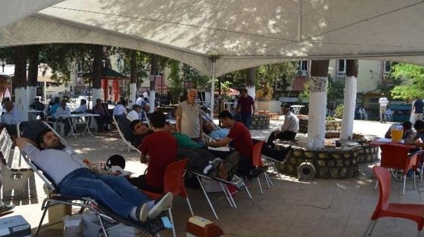 Besni&rsquo;de Kızılay Kan Bağışlarını Topladı