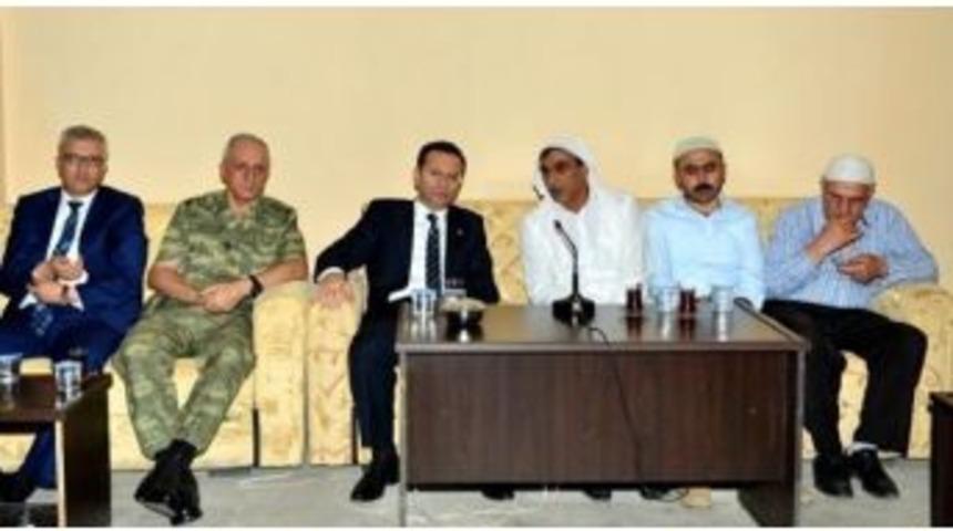 Vali Aksoy Saldırıda &Ouml;len &Ccedil;aran&rsquo;ın Ailesini Ziyaret Etti