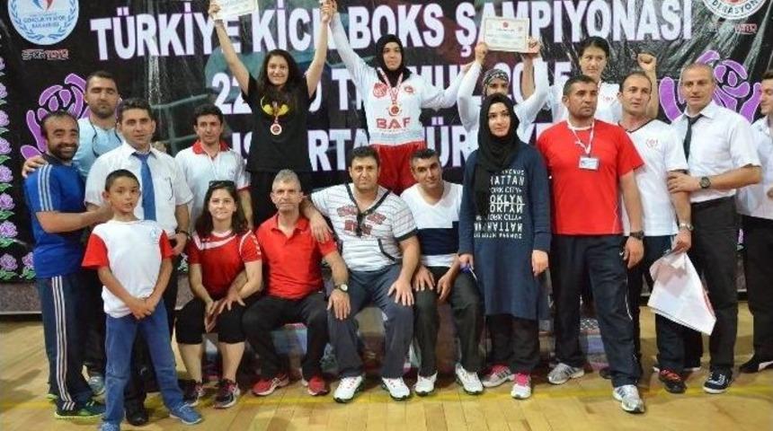 Eskişehirli Sporcular Kick Boks&rsquo;ta T&uuml;rkiye&rsquo;nin Gururu Oldu