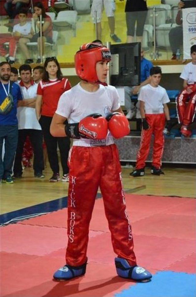 Eskişehirli Sporcular Kick Boks’ta Türkiye’nin Gururu Oldu