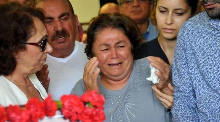 Yalova&rsquo;Da Denizde Boğulan Gen&ccedil; Doktor I&ccedil;in Ağlatan T&ouml;ren