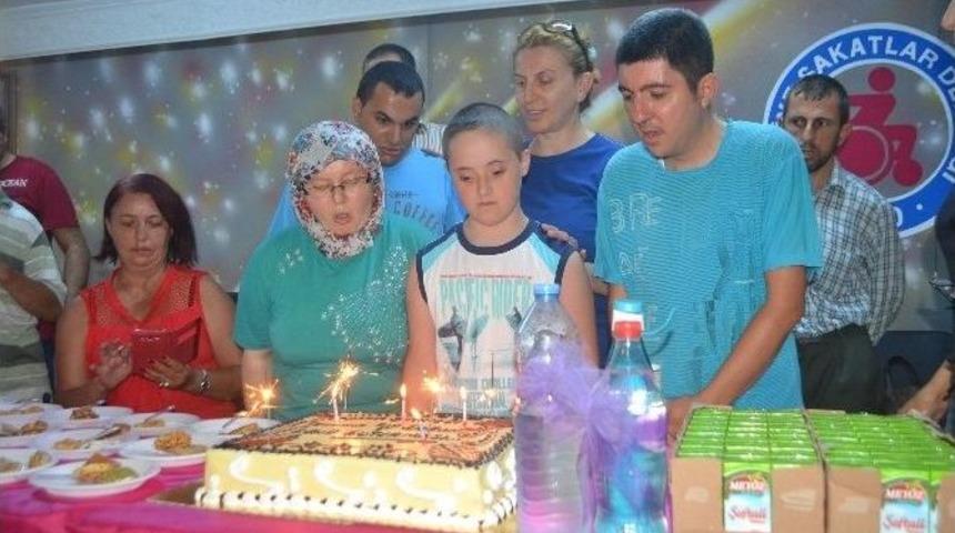 En &rsquo;&ouml;zel&rsquo; Doğum G&uuml;n&uuml;