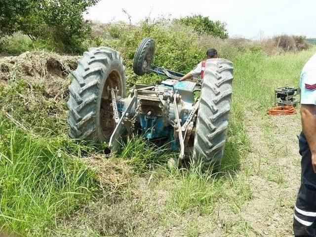 Devrilen Traktörün Altında Kalan Sürücü Öldü