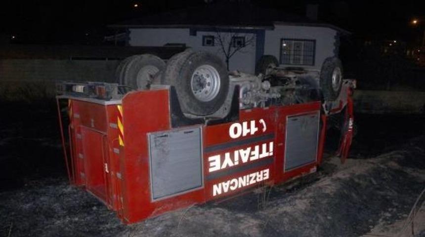 Ot Yangınına M&uuml;dahale Eden Itfaiye Aracı Devrildi: 2 Yaralı