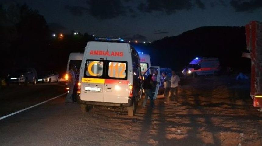 Freni Patlayan Minib&uuml;s Devrildi: 12 Yaralı