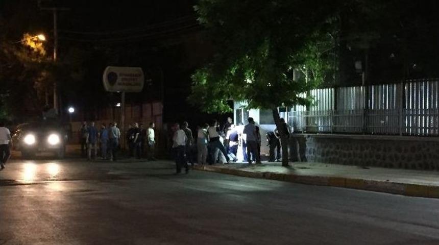 Diyarbakır Emniyet M&uuml;d&uuml;rl&uuml;ğ&uuml;ne Bombalı Saldırı: 2 Yaralı