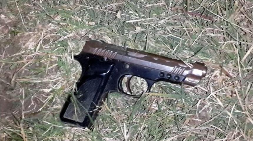 Kaza Yapan Aracın Altında Silah Ele Ge&ccedil;ti