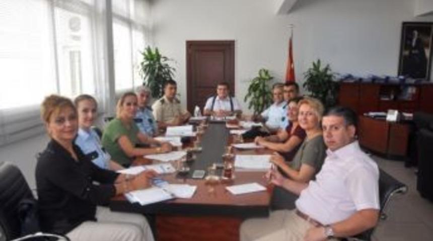 "aile İ&ccedil;i Şiddetin &Ouml;nlenmesi İ&ccedil;in, B&uuml;t&uuml;n Kurumların Duyarlı Olması Gerekiyor"