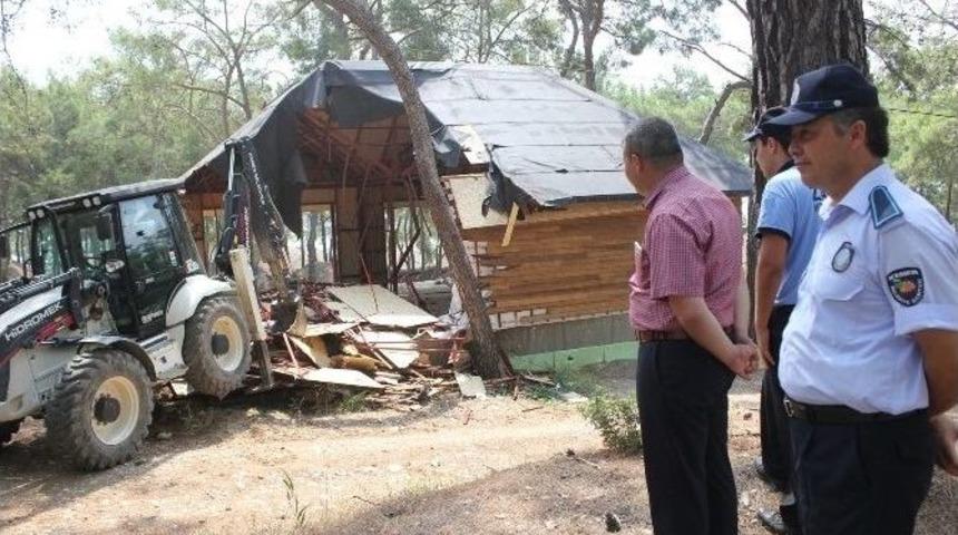 Tartışmalı Kındıl&ccedil;eşme&rsquo;de S&uuml;rpriz Yıkım